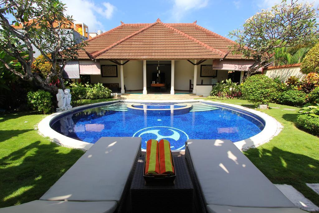 Heliconia Villa Seminyak  Exterior photo