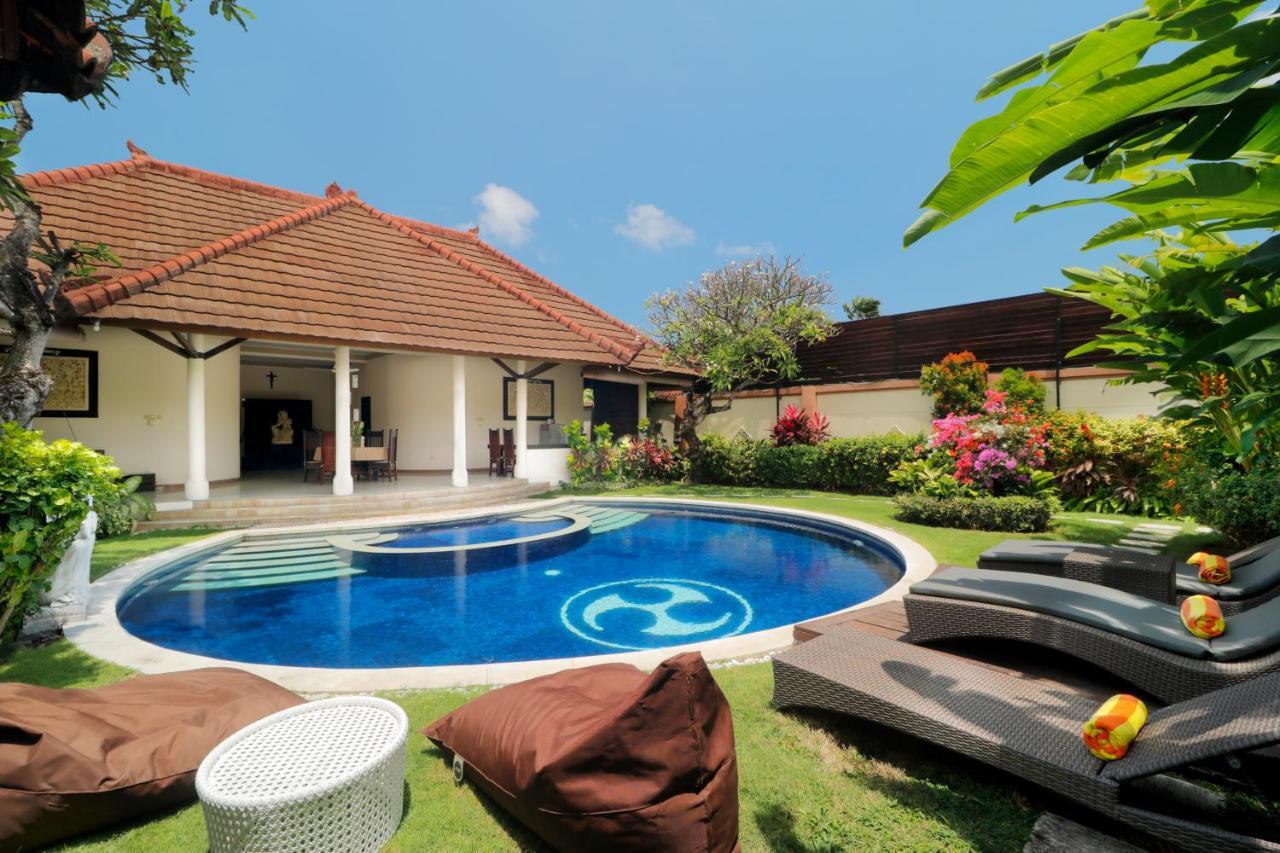 Heliconia Villa Seminyak  Exterior photo