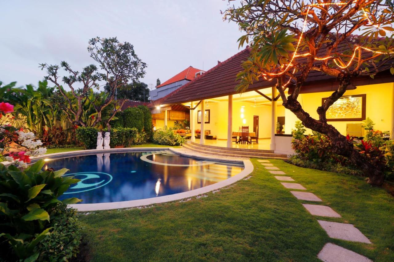 Heliconia Villa Seminyak  Exterior photo